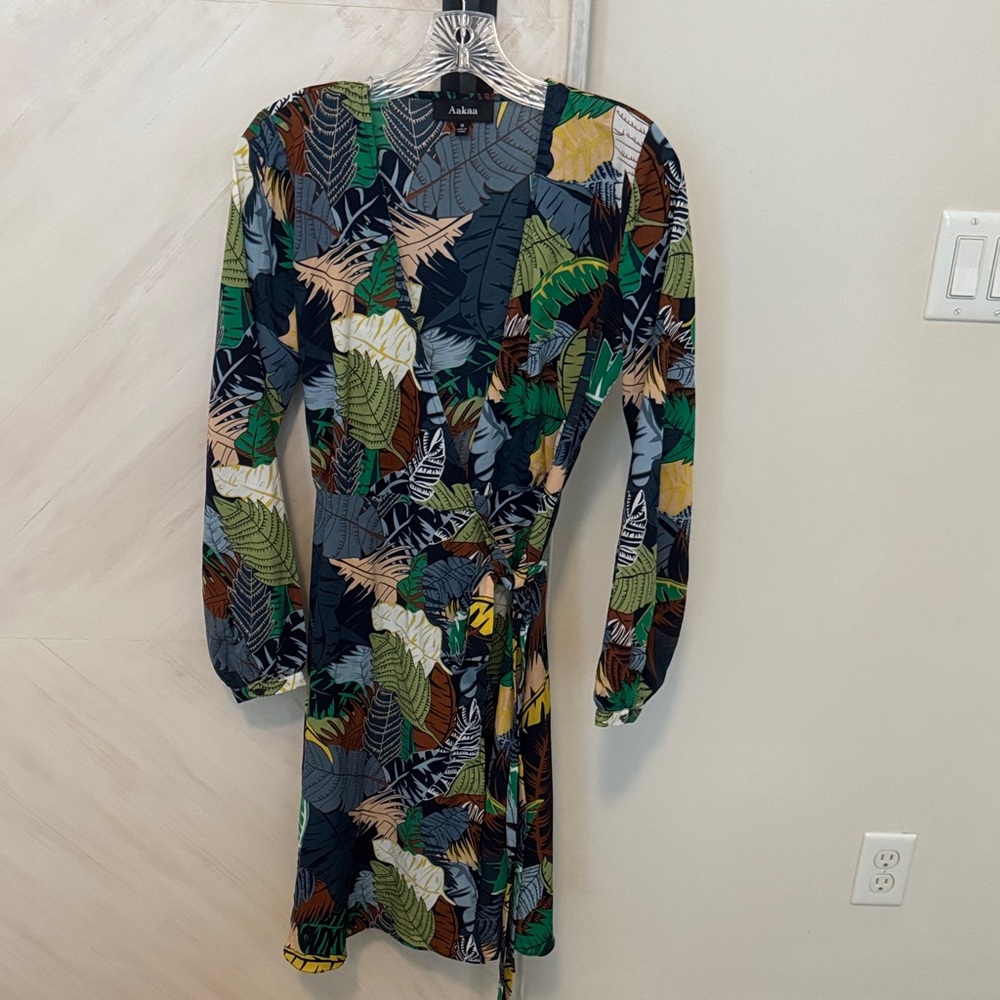 NWOT Aakaa. Green and Blue Leaf Print Long Sleeve Dress